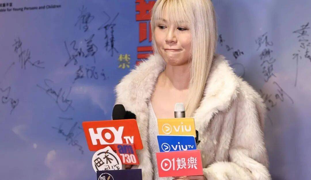 神反转！香港男星与圈内女友隔空互曝黑料，火速复合当街拥吻