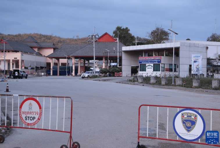 手机报·早报丨一年闭店近9万家，网红面包卖不动了；广东鹤山市通报“小汽车坠河事件”详情